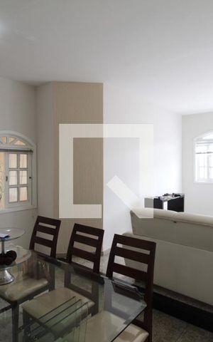 Casa à venda com 240m², 3 quartos e 2 vagasSala