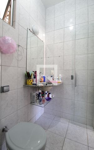 Casa à venda com 240m², 3 quartos e 2 vagasBanheiro da Suíte