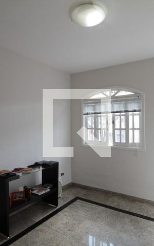 Casa à venda com 240m², 3 quartos e 2 vagasSala