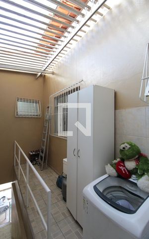 Casa à venda com 240m², 3 quartos e 2 vagasÁrea de Serviço