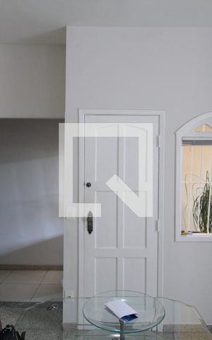 Casa à venda com 240m², 3 quartos e 2 vagasSala