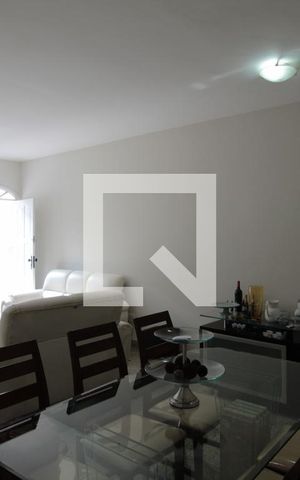 Casa à venda com 240m², 3 quartos e 2 vagasSala