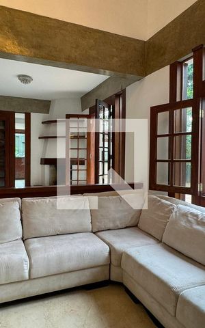 Casa de condomínio para alugar com 450m², 4 quartos e 6 vagasSala