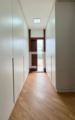 Casa de condomínio para alugar com 450m², 4 quartos e 6 vagasCloset da suíte 1