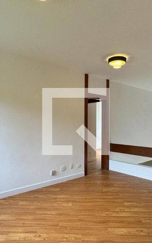 Casa de condomínio para alugar com 450m², 4 quartos e 6 vagasSala de TV