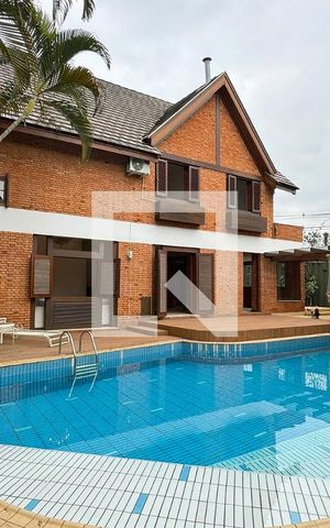 Casa de condomínio para alugar com 450m², 4 quartos e 6 vagasPiscina