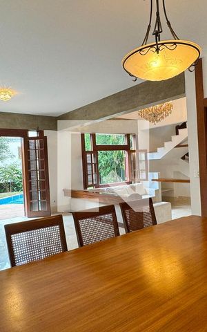 Casa de condomínio para alugar com 450m², 4 quartos e 6 vagasSala de Jantar