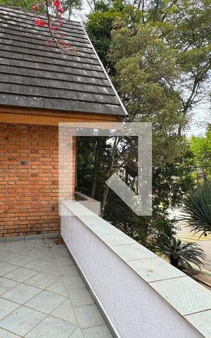 Casa de condomínio para alugar com 450m², 4 quartos e 6 vagassacada do Quarto 4