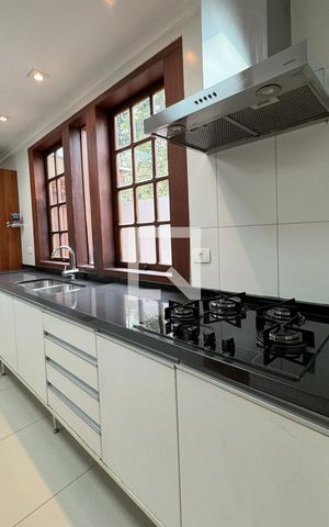 Casa de condomínio para alugar com 450m², 4 quartos e 6 vagasCozinha