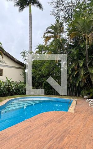 Casa de condomínio para alugar com 450m², 4 quartos e 6 vagasPiscina