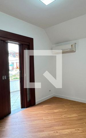 Casa de condomínio para alugar com 450m², 4 quartos e 6 vagasQuarto 4