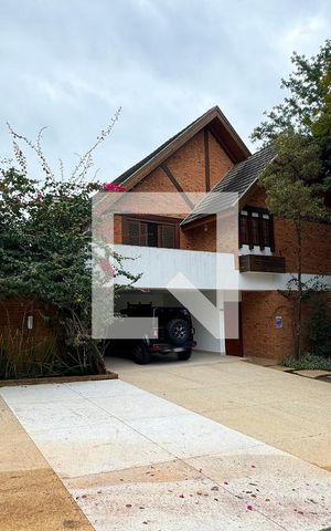 Casa de condomínio para alugar com 450m², 4 quartos e 6 vagasFachada