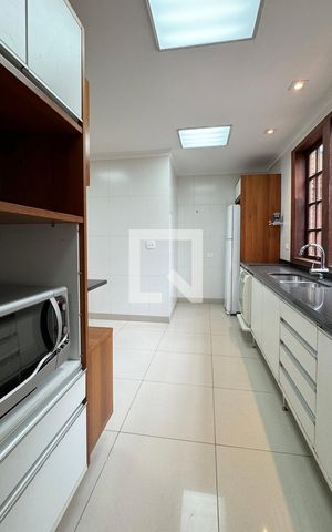 Casa de condomínio para alugar com 450m², 4 quartos e 6 vagasCozinha