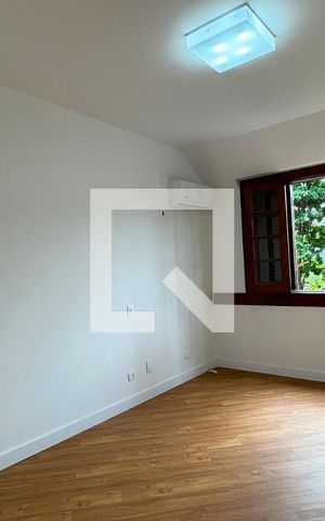 Casa de condomínio para alugar com 450m², 4 quartos e 6 vagasSuíte 1