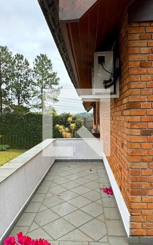 Casa de condomínio para alugar com 450m², 4 quartos e 6 vagassacada do Quarto 4