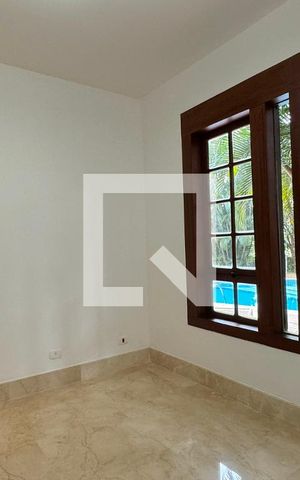 Casa de condomínio para alugar com 450m², 4 quartos e 6 vagasEscritório