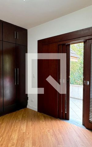 Casa de condomínio para alugar com 450m², 4 quartos e 6 vagasQuarto 4