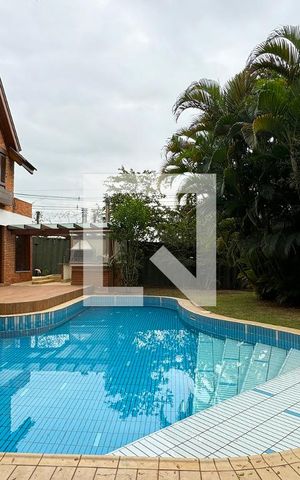 Casa de condomínio para alugar com 450m², 4 quartos e 6 vagasPiscina