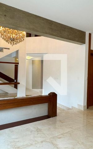 Casa de condomínio para alugar com 450m², 4 quartos e 6 vagasSala