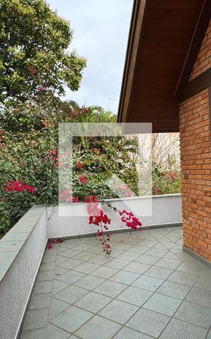 Casa de condomínio para alugar com 450m², 4 quartos e 6 vagassacada do Quarto 4