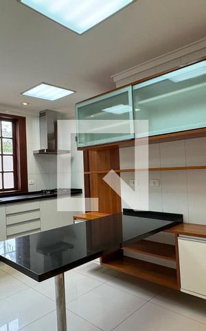 Casa de condomínio para alugar com 450m², 4 quartos e 6 vagasCozinha