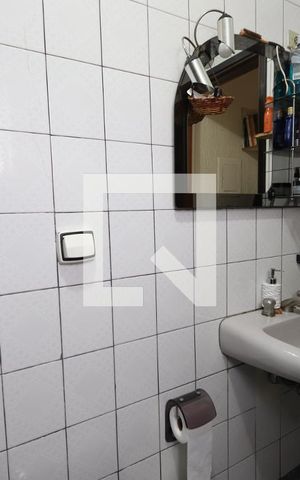 Casa à venda com 427m², 5 quartos e 4 vagasBanheiro da Suíte 1 Casa 2