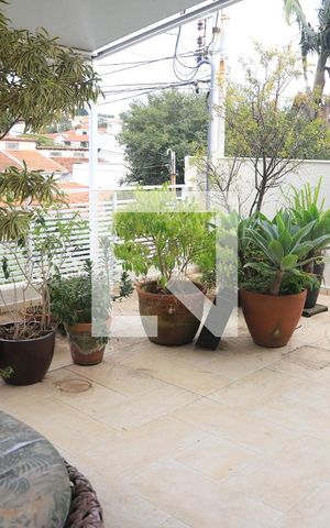 Casa à venda com 189m², 3 quartos e 2 vagasVaranda