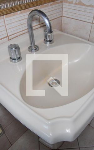 Casa à venda com 267m², 5 quartos e 6 vagasBanheiro Corredor - Segundo andar