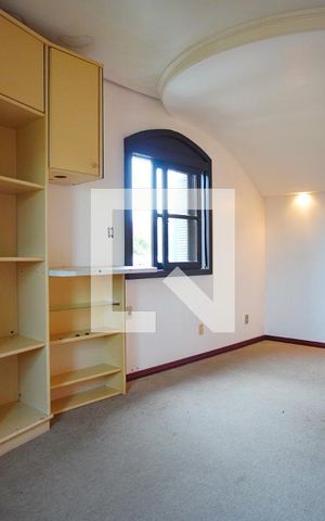 Casa à venda com 267m², 5 quartos e 6 vagasSuíte