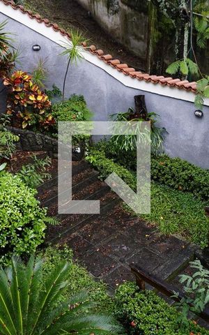Casa de condomínio para alugar com 460m², 4 quartos e 2 vagasEntrada Lateral - jardim