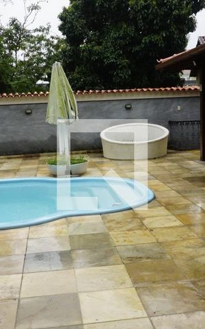 Casa de condomínio para alugar com 460m², 4 quartos e 2 vagasPiscina
