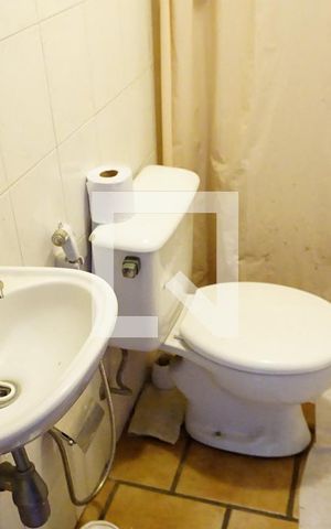 Casa de condomínio para alugar com 460m², 4 quartos e 2 vagasBanheiro de Serviço