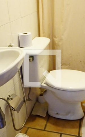 Casa de condomínio para alugar com 460m², 4 quartos e 2 vagasBanheiro de Serviço