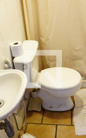 Casa de condomínio para alugar com 460m², 4 quartos e 2 vagasBanheiro de Serviço