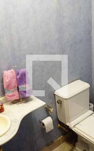 Casa de condomínio para alugar com 460m², 4 quartos e 2 vagasLavabo