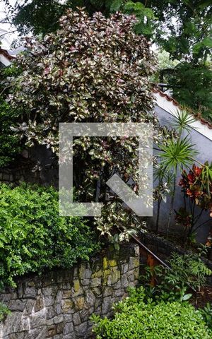 Casa de condomínio para alugar com 460m², 4 quartos e 2 vagasEntrada Lateral - jardim