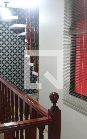 Casa à venda com 270m², 4 quartos e 3 vagasEscada