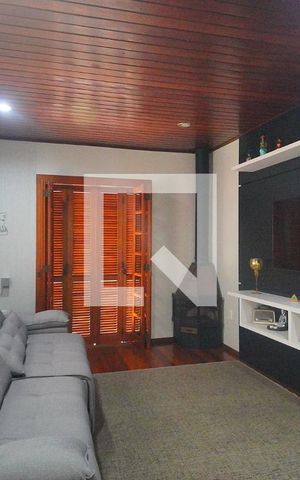 Casa à venda com 630m², 3 quartos e 2 vagasSala