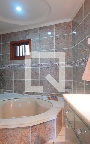 Casa à venda com 630m², 3 quartos e 2 vagasBanheiro da Suíte 