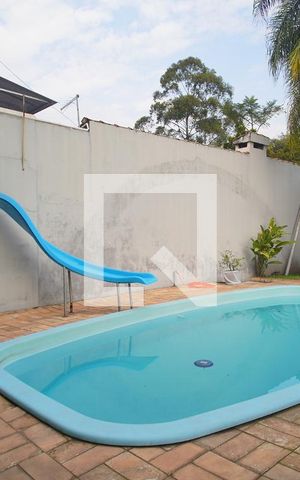 Casa à venda com 630m², 3 quartos e 2 vagasPiscina