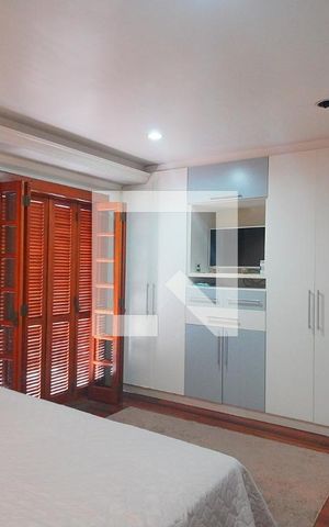 Casa à venda com 630m², 3 quartos e 2 vagasSuíte
