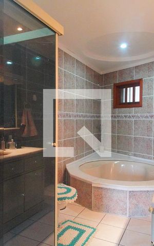 Casa à venda com 630m², 3 quartos e 2 vagasBanheiro da Suíte 