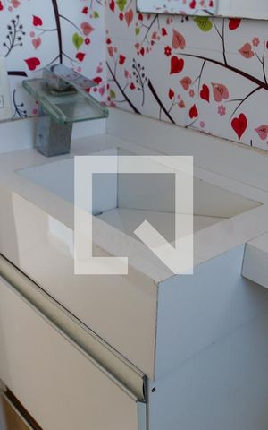 Apartamento à venda com 45m², 2 quartos e 1 vaga Apartamento à venda com 45m², 2 quartos e 1 vagaBanheiro