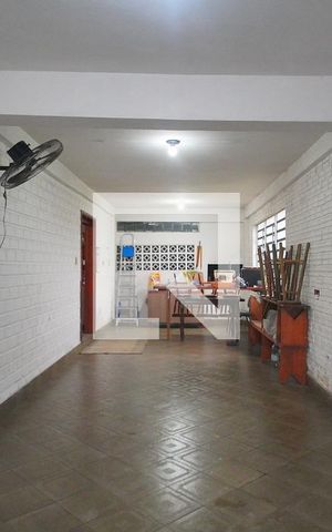 Casa à venda com 230m², 4 quartos e 3 vagas Casa à venda com 230m², 4 quartos e 3 vagasGaragem