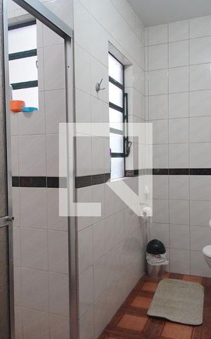 Casa à venda com 230m², 4 quartos e 3 vagas Casa à venda com 230m², 4 quartos e 3 vagasBanheiro 2