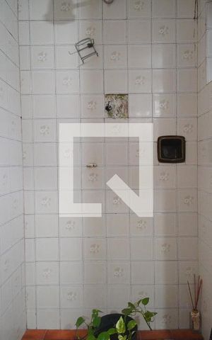 Casa à venda com 230m², 4 quartos e 3 vagas Casa à venda com 230m², 4 quartos e 3 vagasBanheiro