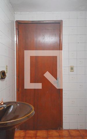 Casa à venda com 230m², 4 quartos e 3 vagas Casa à venda com 230m², 4 quartos e 3 vagasBanheiro