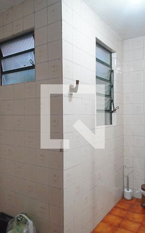 Casa à venda com 230m², 4 quartos e 3 vagas Casa à venda com 230m², 4 quartos e 3 vagasBanheiro
