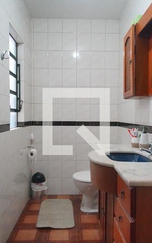 Casa à venda com 230m², 4 quartos e 3 vagas Casa à venda com 230m², 4 quartos e 3 vagasBanheiro 2
