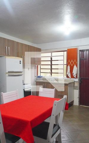 Casa à venda com 230m², 4 quartos e 3 vagas Casa à venda com 230m², 4 quartos e 3 vagasCozinha